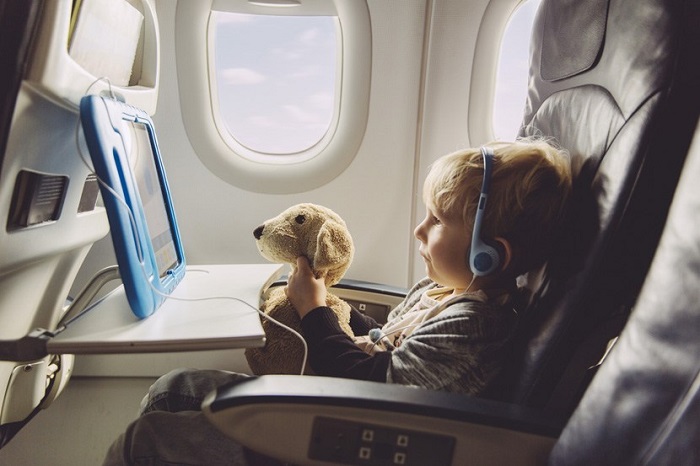 Travel with kids with the plane