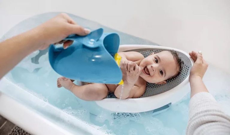 How to keep baby safe in bathtub?